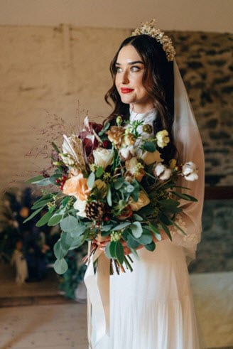 Cróna with her bridal bouquet